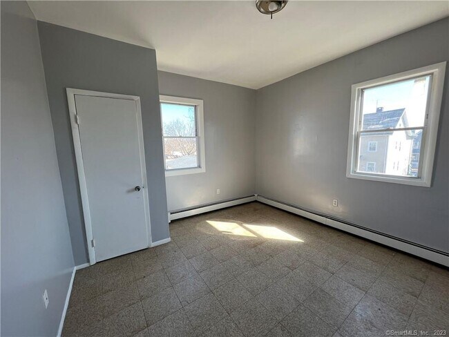Building Photo - 708 Hallett St