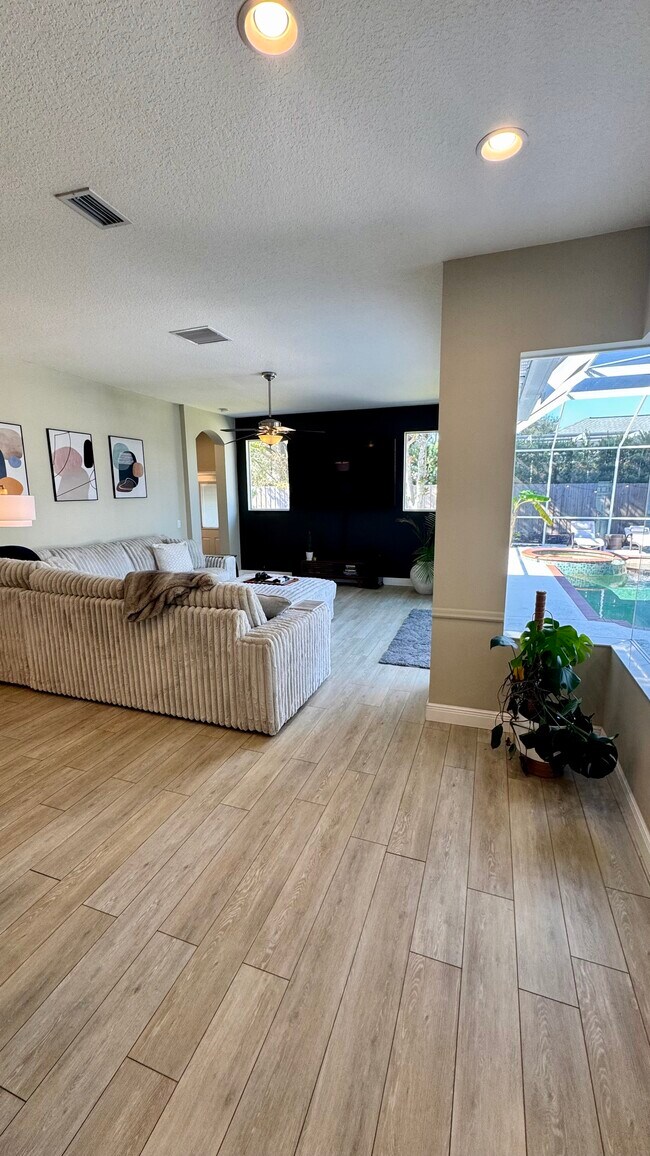 Building Photo - 480 Bridle Path Way