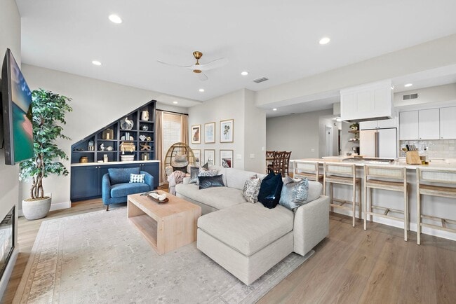 Building Photo - Vacation Rental on Balboa Peninsula