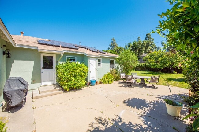 Building Photo - 20092 Bayview Ave