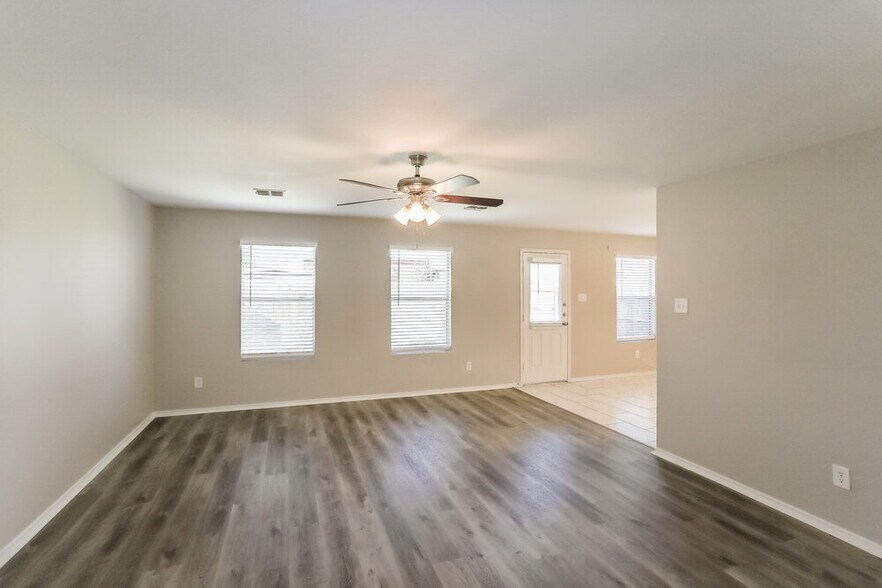 Building Photo - 6945 Meadow Way Ln