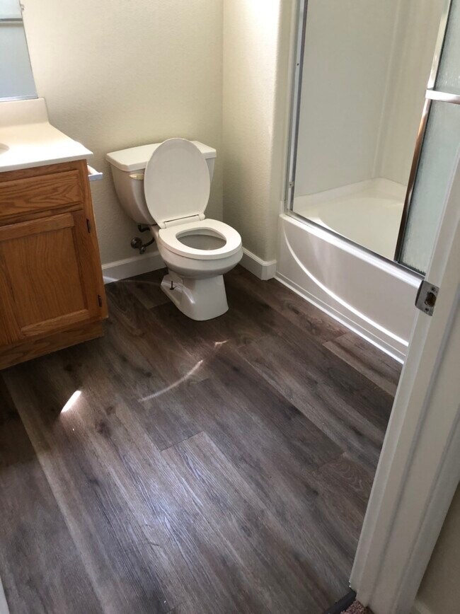 Building Photo - 1000 Prospect Ave