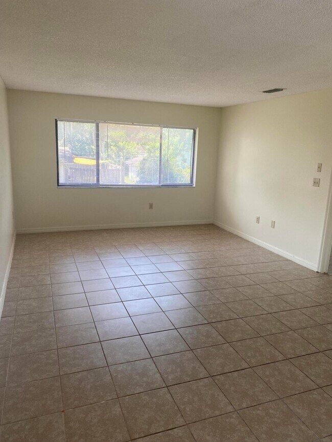 Building Photo - 257 Knox McRae Dr