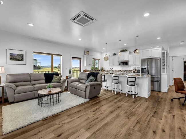 Building Photo - LUXURY FURNISHED ADU FOR RENT – 915 Sq. Ft. Private Retreat, Utilities included!