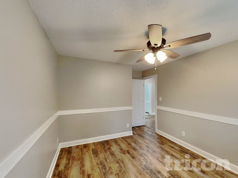 Building Photo - 622 Commander Dr