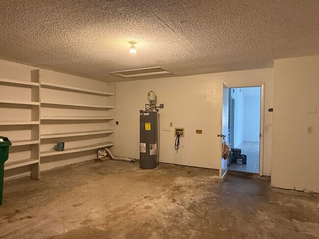 Building Photo - 1194 SW Granadeer St