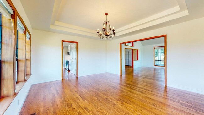 Building Photo - Beautiful 4 bedroom 3.5 bath Home with 2 c...