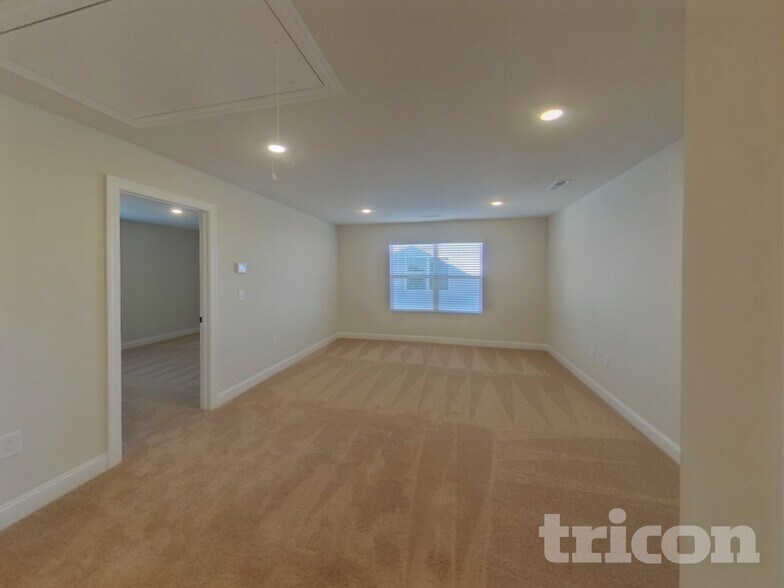 Building Photo - 6442 Fairford Dr