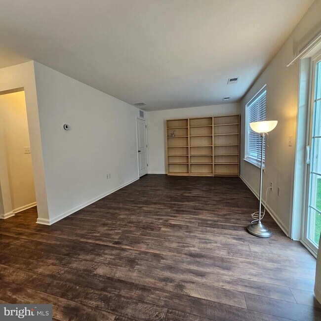 Building Photo - 76 Kramer Ct