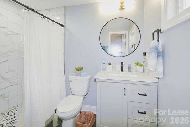 Building Photo - 909 Fisher St