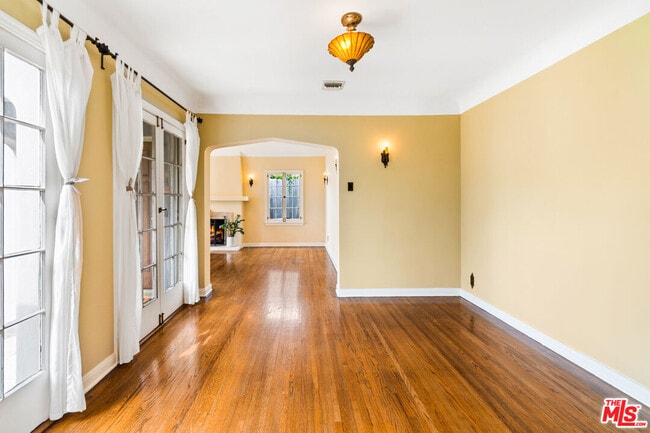 Building Photo - 650 S Gretna Green Way