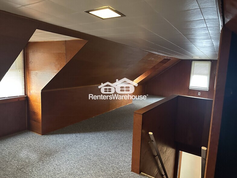 Building Photo - 8226 Longpoint Rd