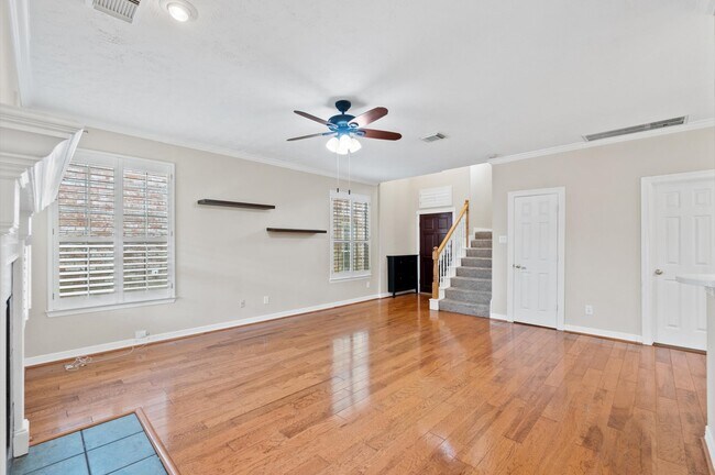 Building Photo - 1118 Enclave Square E