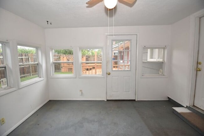 Building Photo - East side of South Bend 3 bedroom, 1.5 bat...