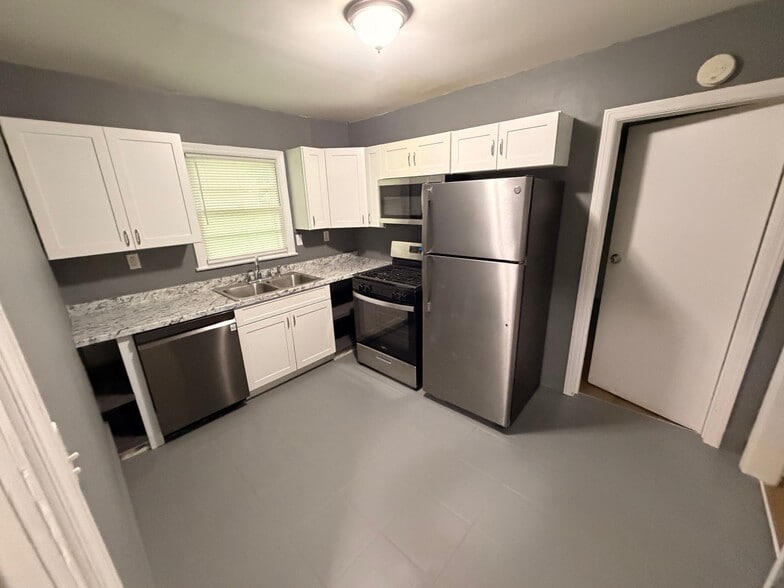 Building Photo - 5696 Brenda Dr
