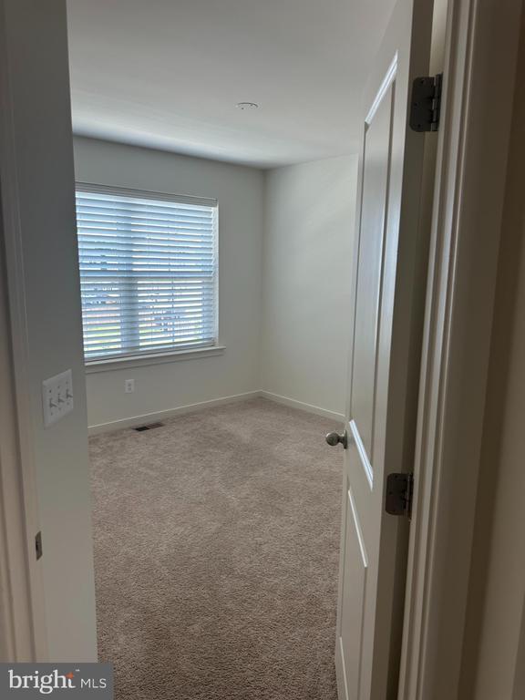 Building Photo - 423 Snowberry Ln