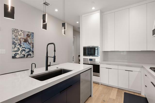 Building Photo - 2850 Lakeside Pkwy