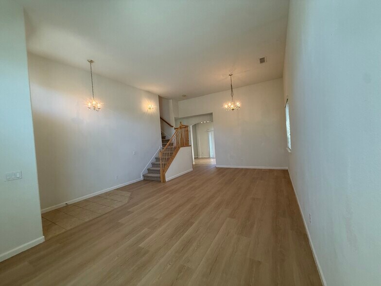 Building Photo - 9633 McKenna Dr