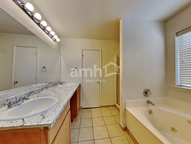 Building Photo - 512 Timber Dr