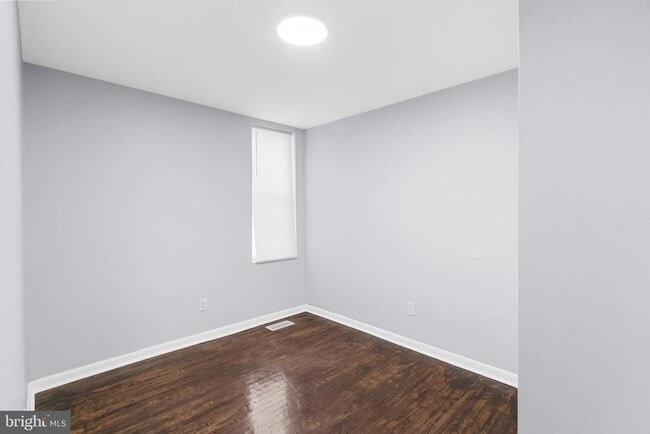 Building Photo - 707 Royden St