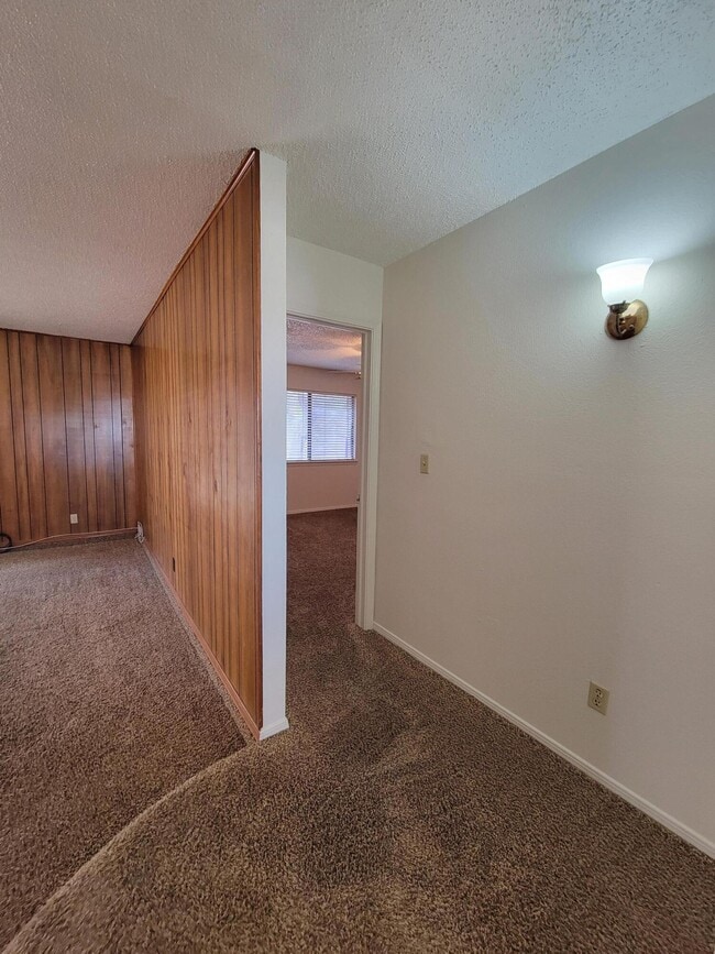 Building Photo - 7716 Iroquois Dr
