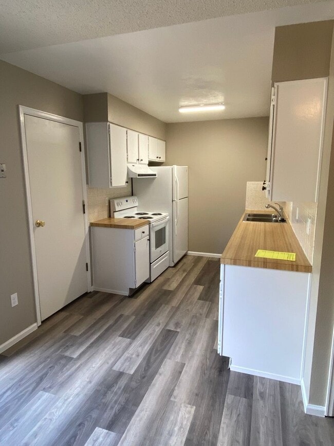 Building Photo - 1509 Kennedy Ave