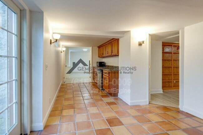 Building Photo - 502 32nd Ave S