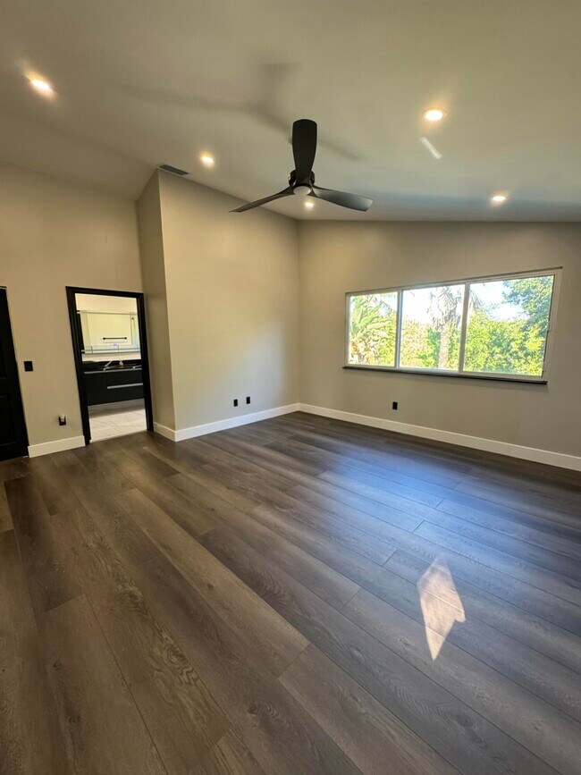 Building Photo - 10366 Buena Ventura Dr