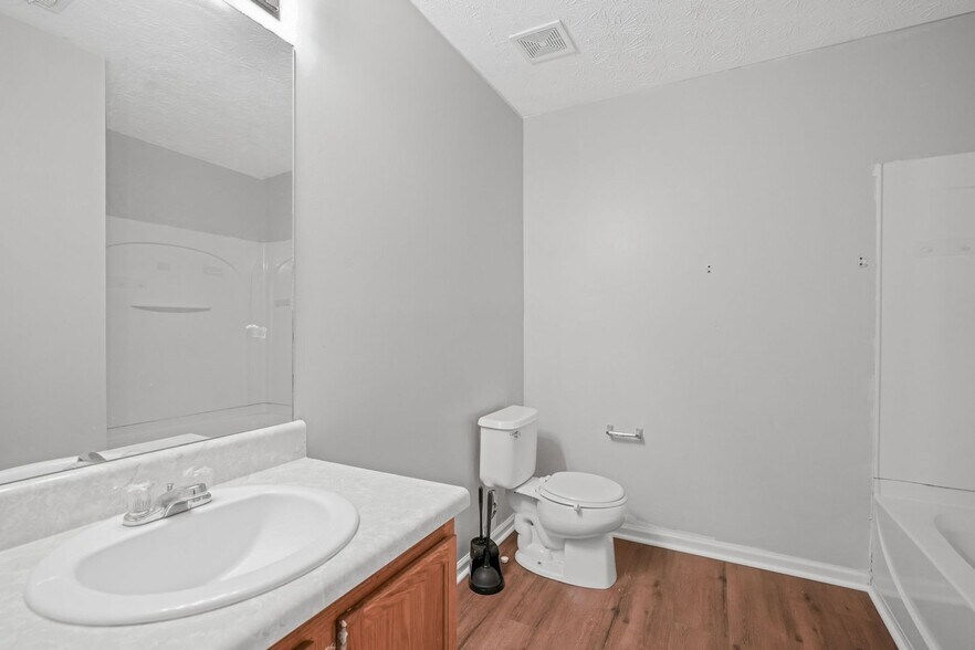 Building Photo - 415 Silver Spring St