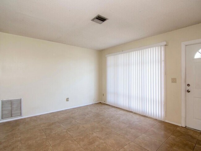 Building Photo - 226 SW Reynolds Ave