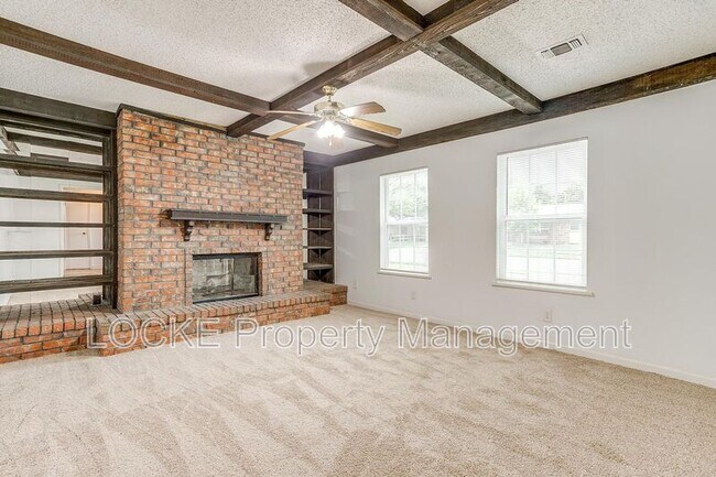 Building Photo - 812 E Prairie View Rd