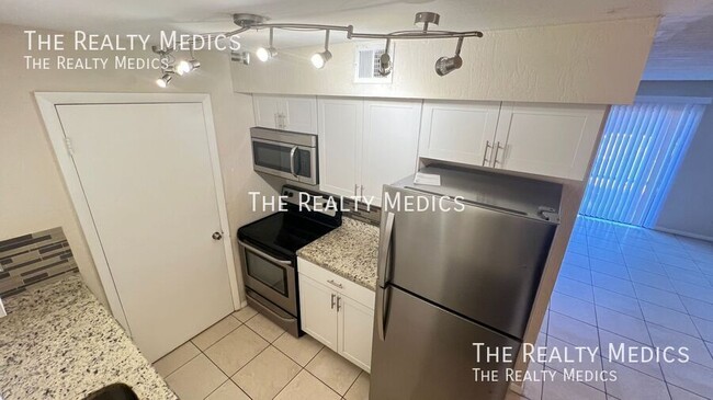 Building Photo - 2130 Forest Knoll Dr NE