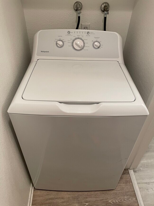Washer (less than 1 year old) - 21832 S Vermont Ave