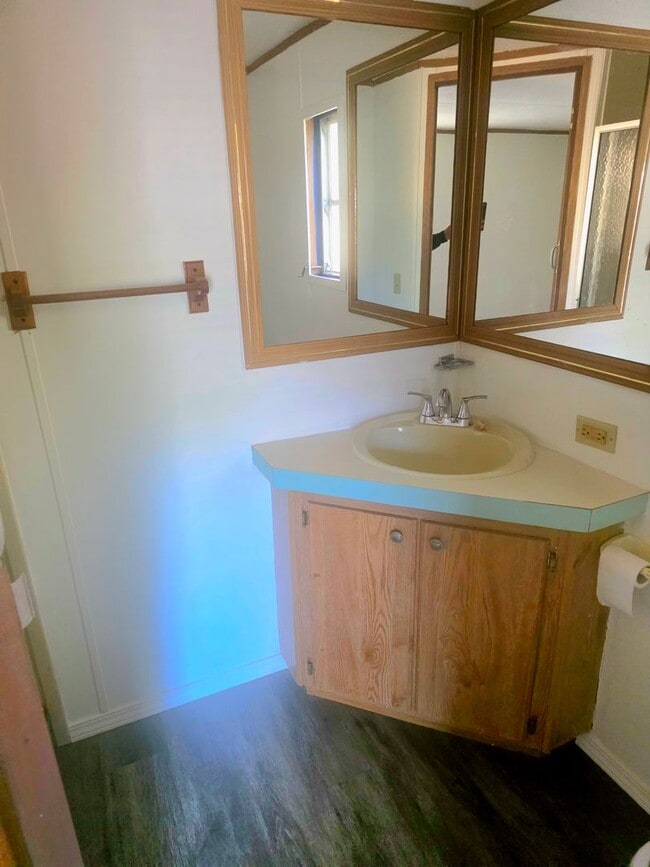 Building Photo - 2 bedroom 2 bathroom home for rent