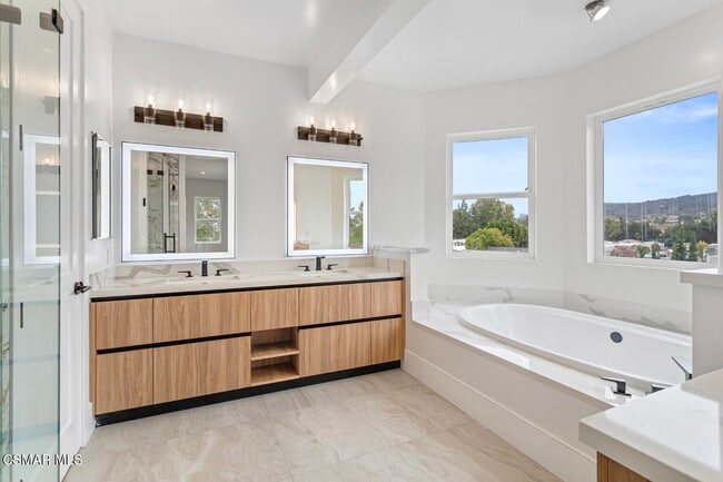 Building Photo - 295 Toyon Ct