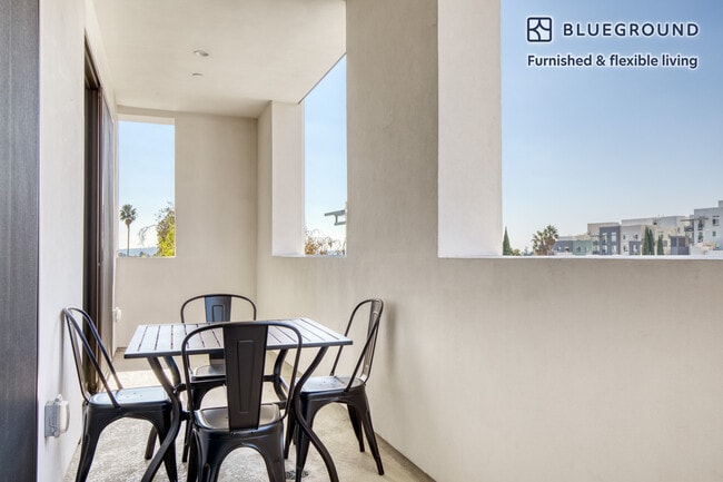 Building Photo - 5100 Wilshire Blvd