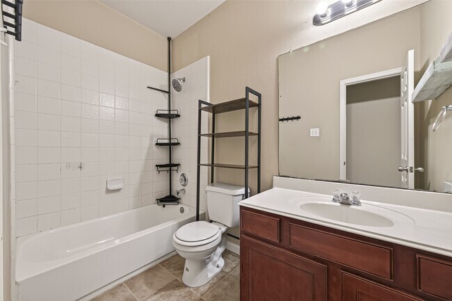 Building Photo - 26339 Richwood Oaks Dr