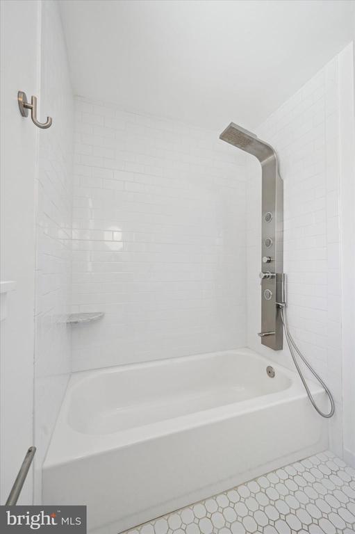 Building Photo - 29 Rolling Rd