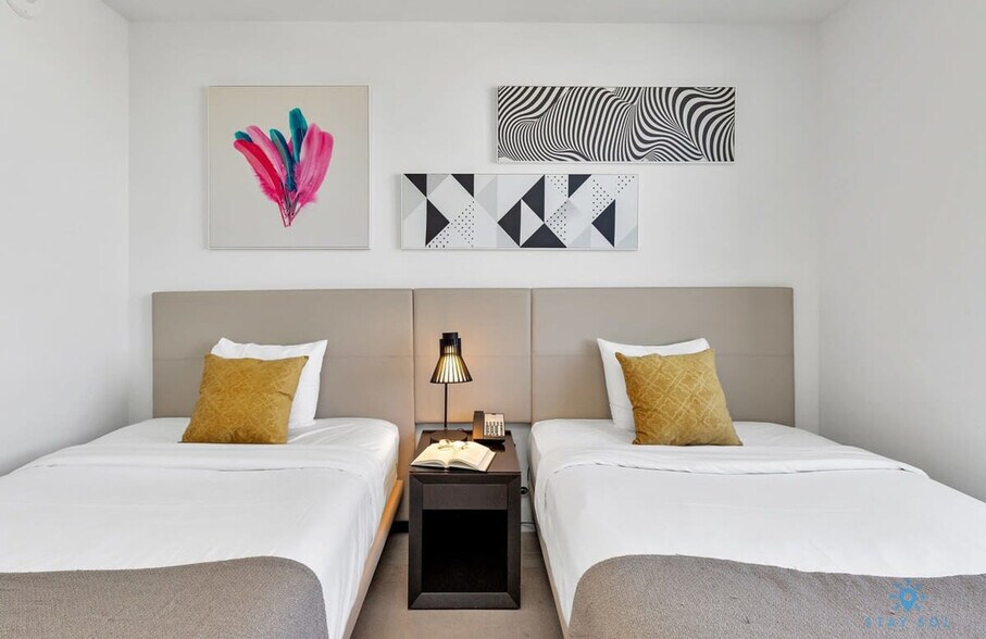 Building Photo - 4010 S Ocean Dr