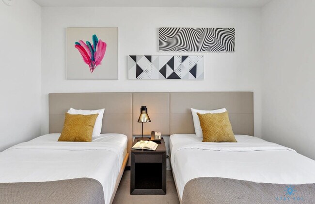 Building Photo - 4010 S Ocean Dr