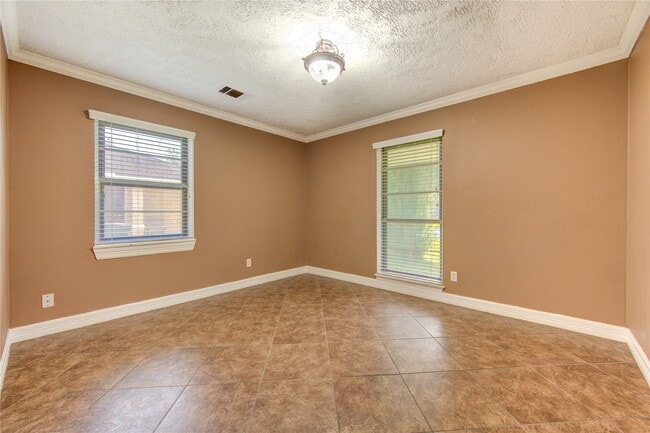 Building Photo - 9922 Carmalee St