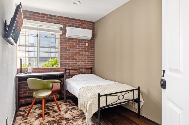 Building Photo - 10777 Ashton Ave