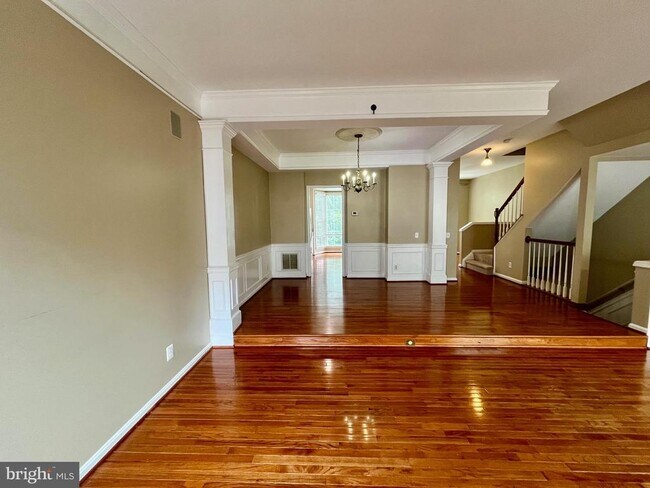Building Photo - 7504 Lamoyne Ct