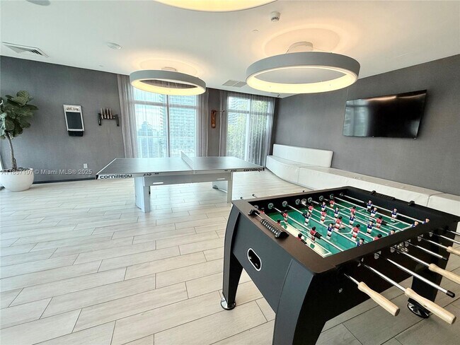 Building Photo - 1100S S Miami Ave