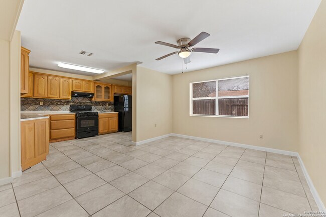 Building Photo - 3323 W Woodlawn Ave