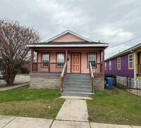 Building Photo - Single Family Home in Musician's Village