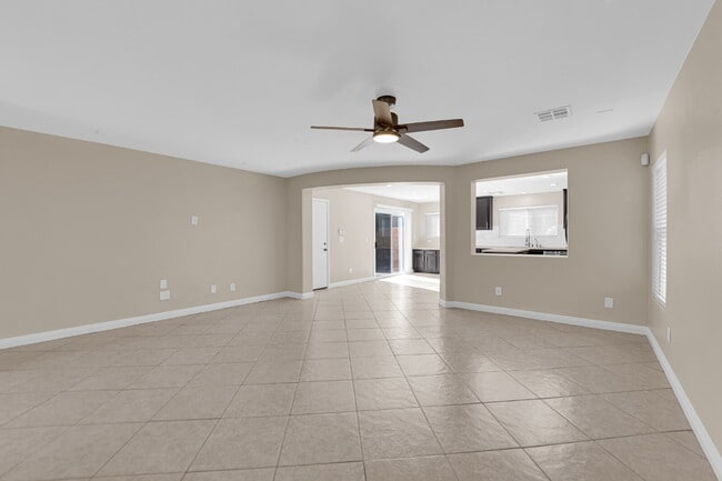 Building Photo - Beautiful 3-bedroom, 2.5-bathroom home loc...