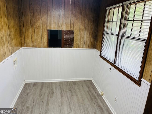 Building Photo - 5885 Feldwood Rd