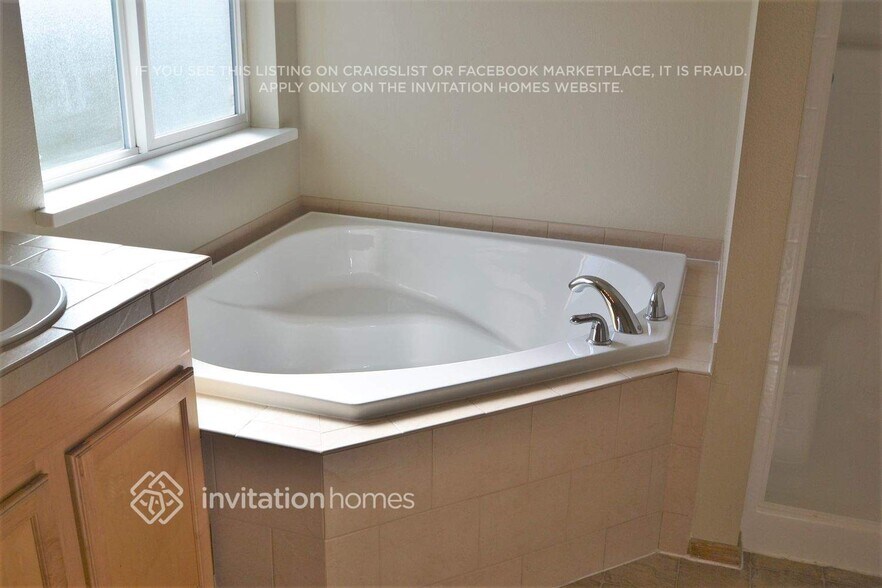 Building Photo - 2434 165th St E