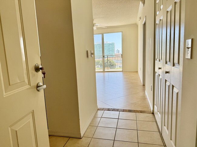 Building Photo - 616 Clearwater Park Rd